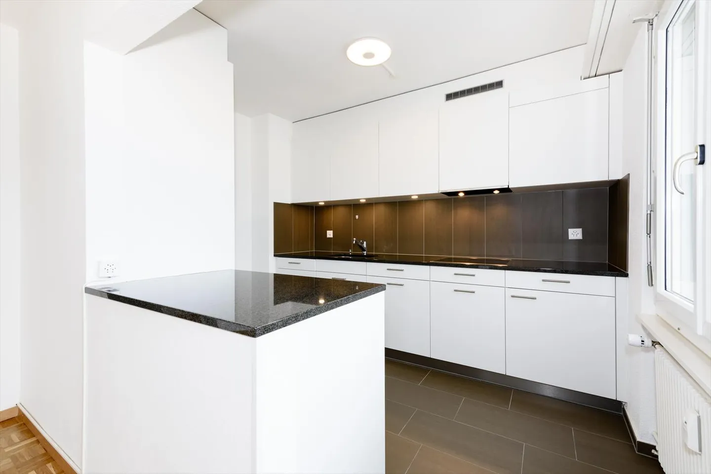 In der Nähe der Geschäfte - Foto 1 von 8