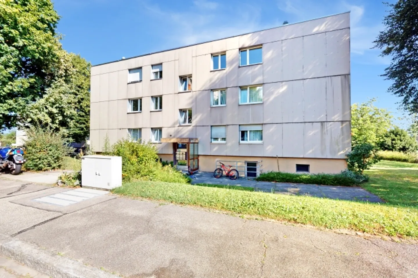 Living in a beautifully green environment yet close to the city center - Photo 10 of 10