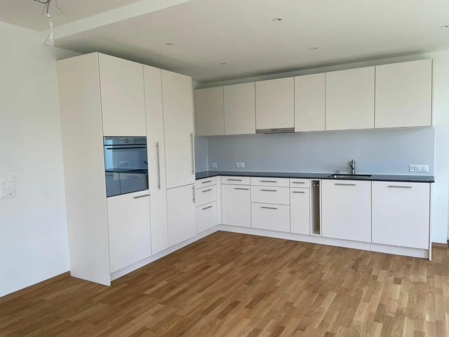 Sunny Apartment with Garden - Photo 2 of 12