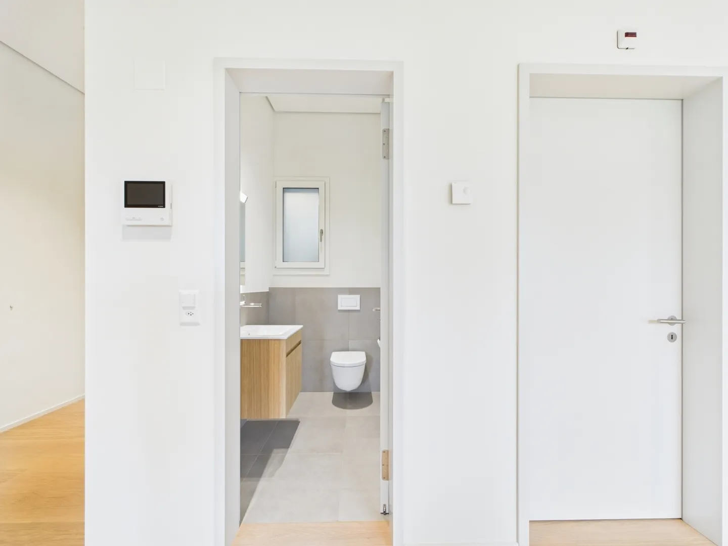 Spazio commerciale moderno con vista - Foto 9 di 13