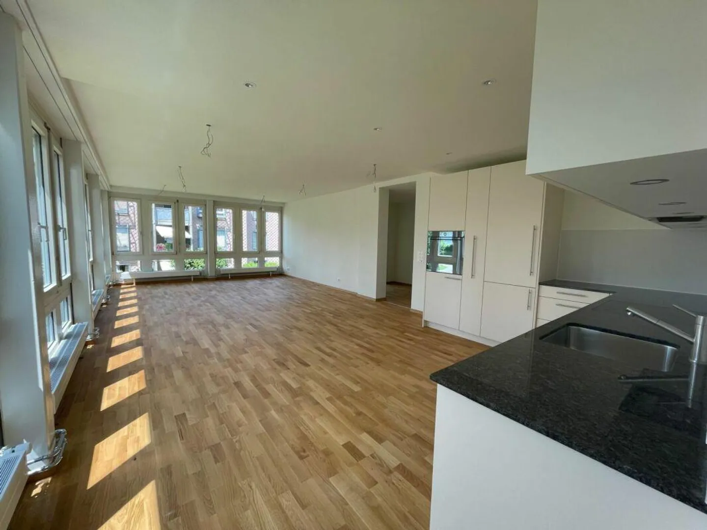 Sunny Apartment with Garden - Photo 3 of 12