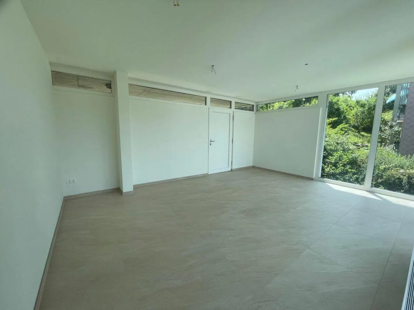 Sunny Apartment with Garden - Photo 9 of 12