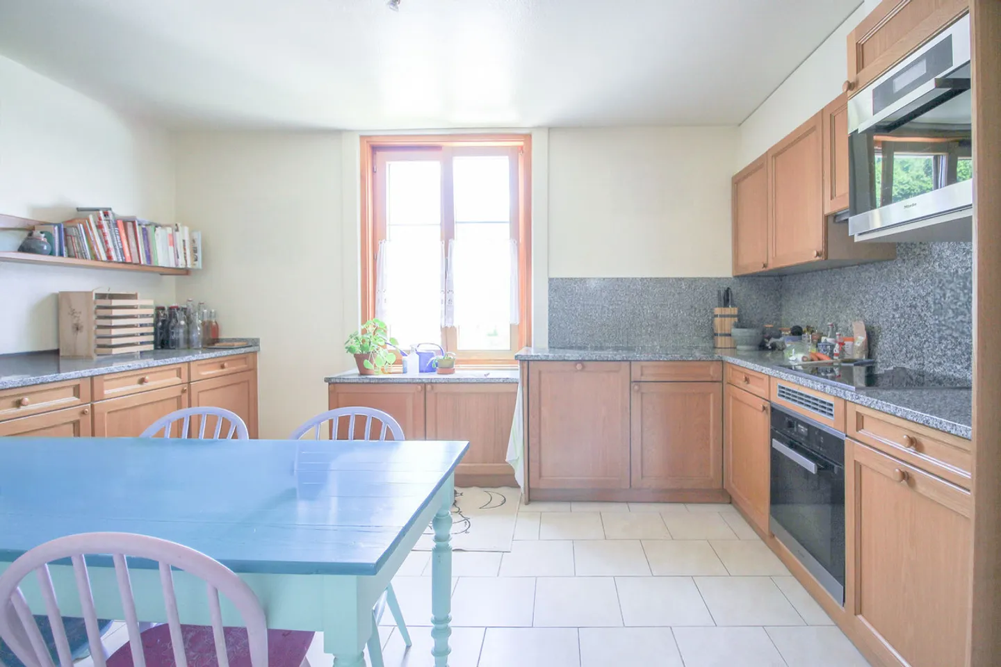 Spacious Apartment with Garden - Photo 10 of 21