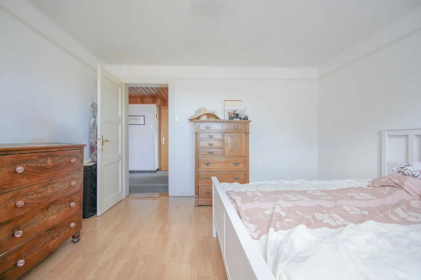 Spacious Apartment with Garden - Photo 12 of 21