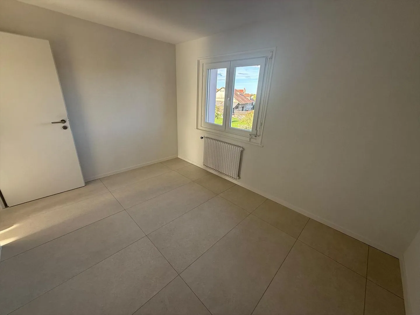 Attico completamente ristrutturato 3.5 locali con balcone e garage - Foto 5 di 7