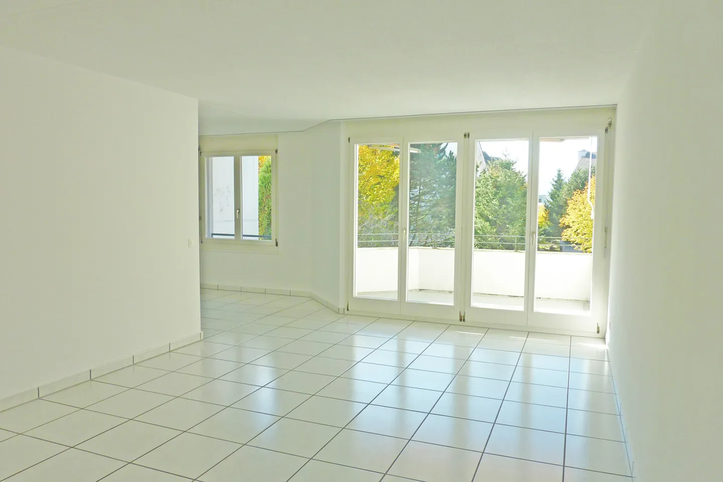 Sunny residential area with large garden seating area - Photo 2 of 10