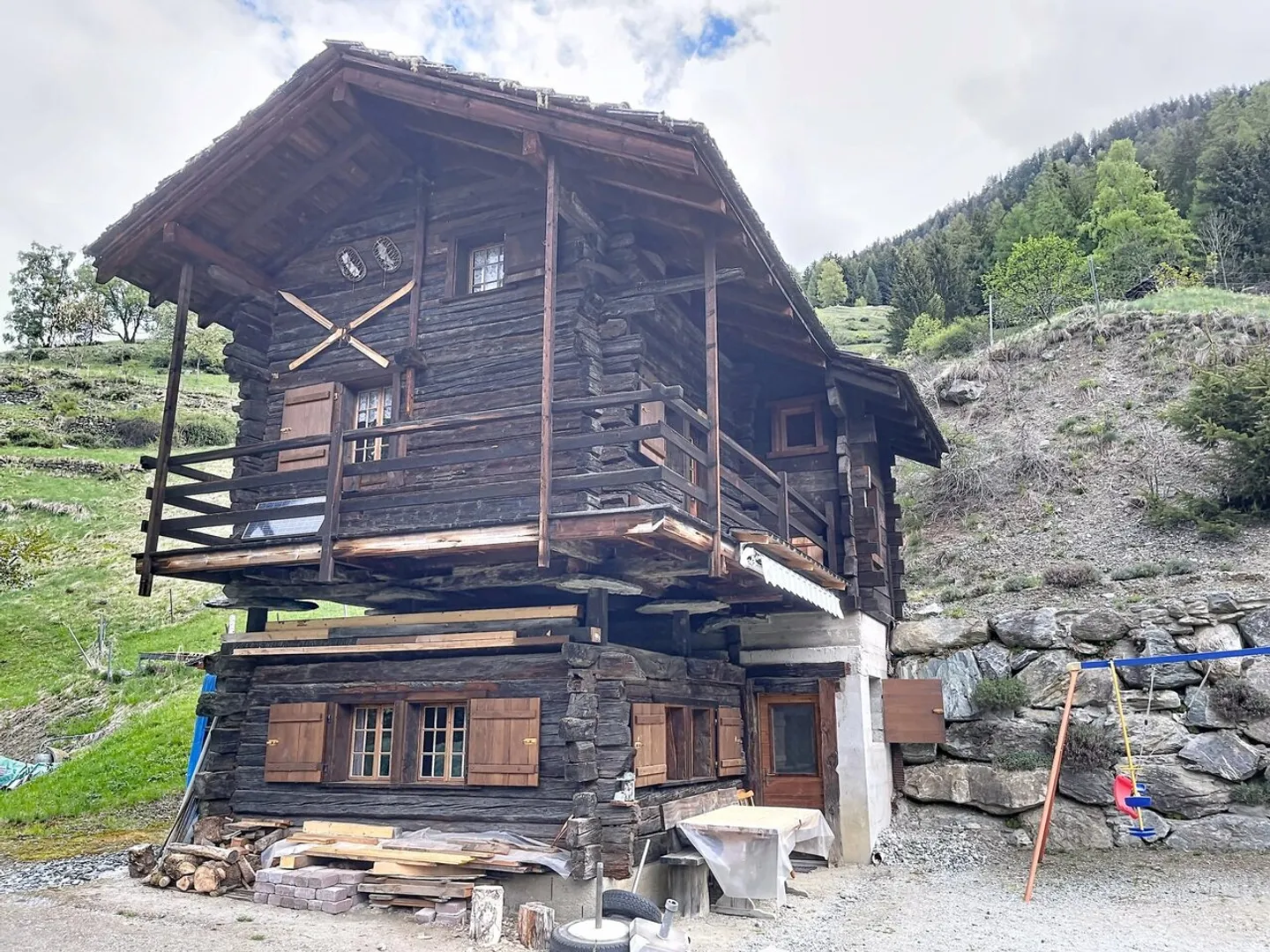 Mazot au caractère à Ayer - Refuge alpin authentique au cœur de la nature - Photo 2 sur 13