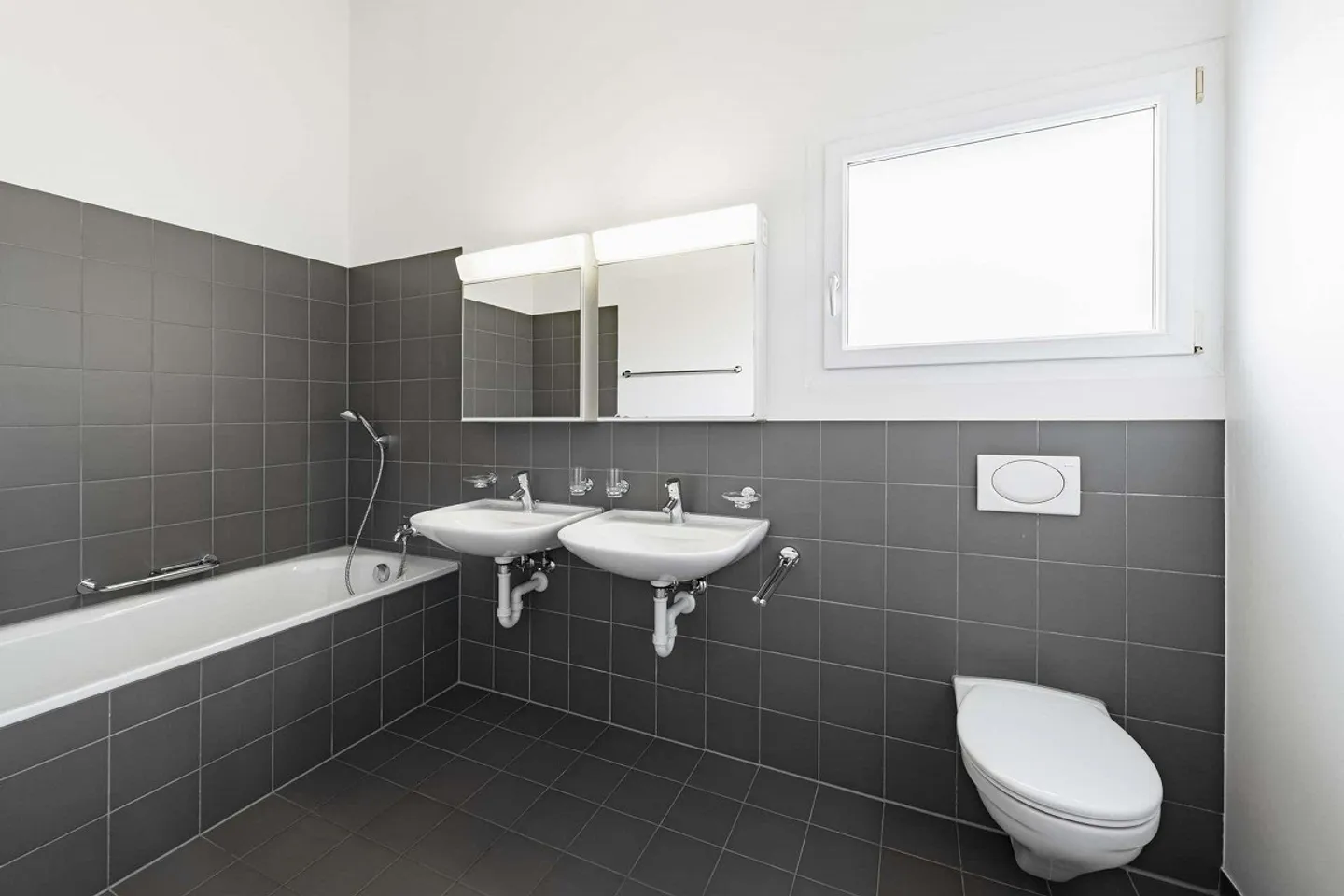 Appartement en attique lumineux de 4,5 pièces avec grande terrasse - Photo 6 sur 10