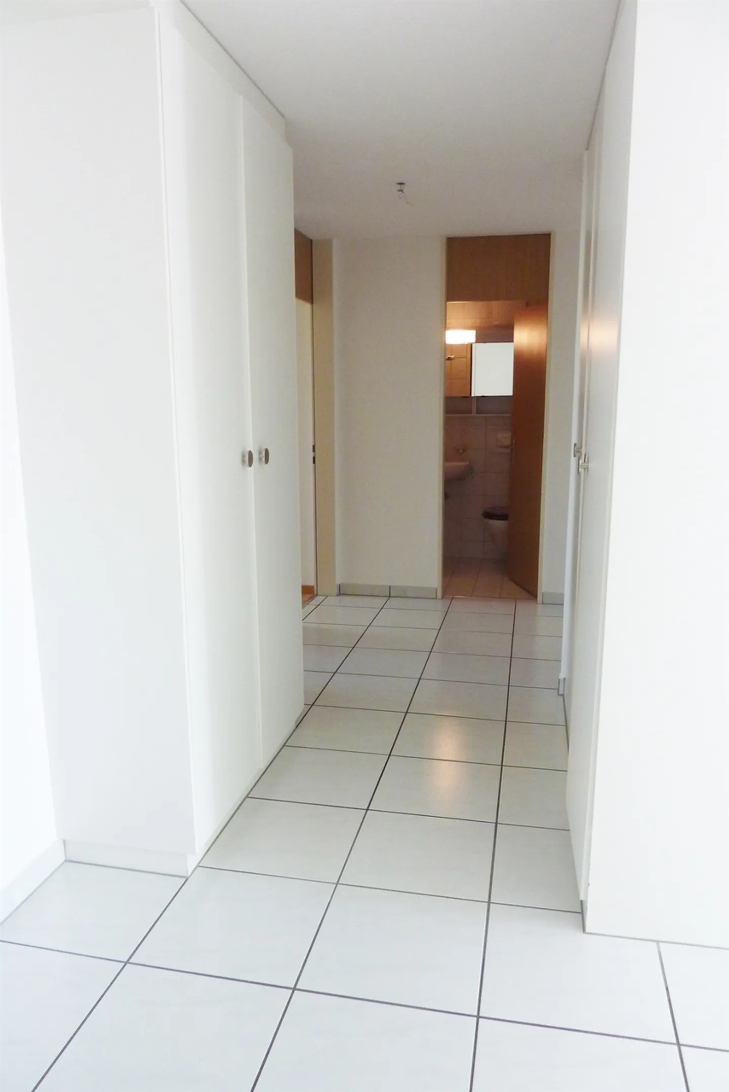 Sunny residential area with large garden seating area - Photo 10 of 10