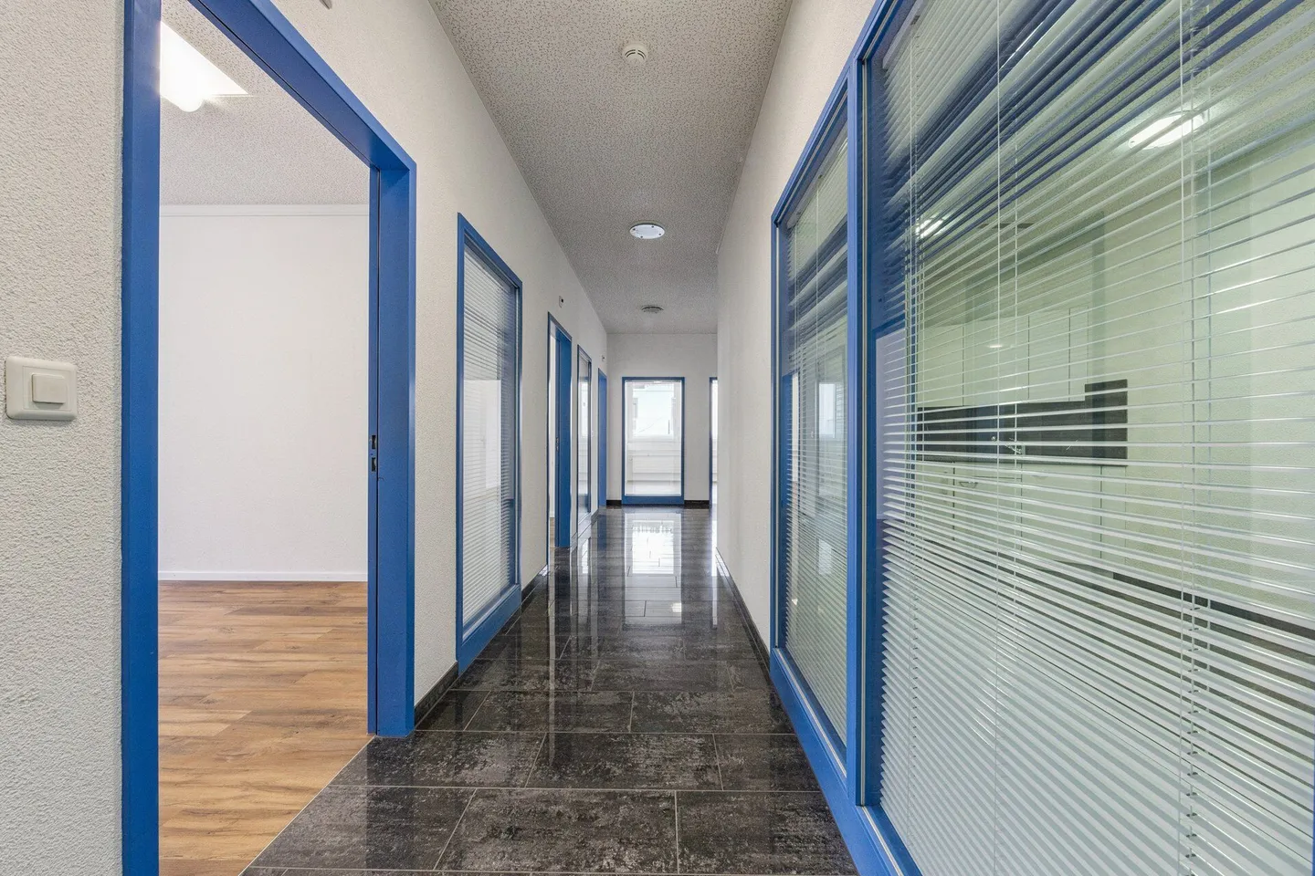 Modernes Büro in Dättwil - Foto 8 von 18