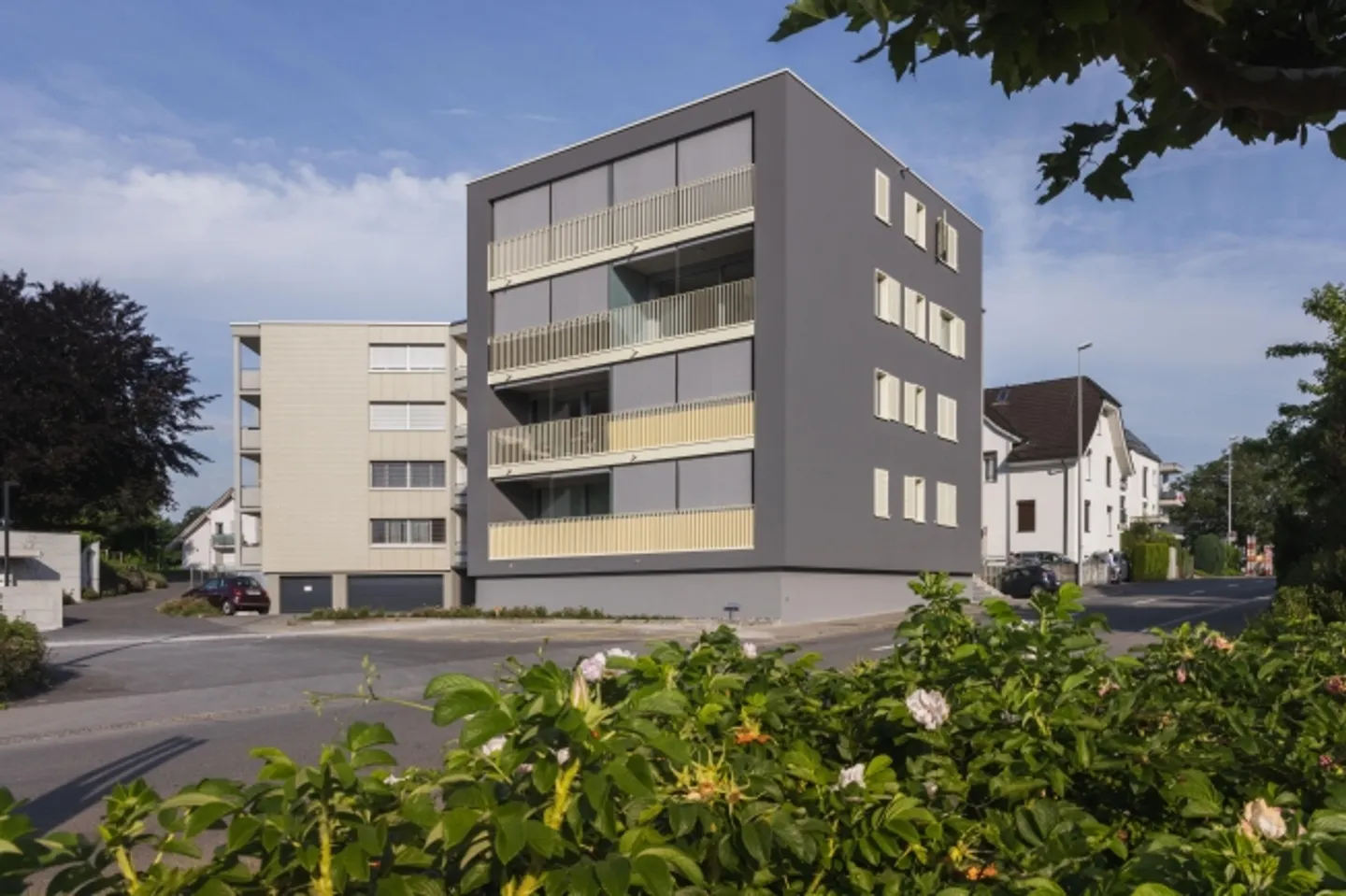 Modern 2.5-room apartment for rent in Rotkreuz - Photo 1 of 7