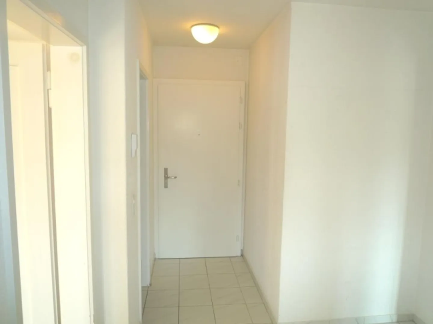 Ampio appartamento di 2 stanze di 62 m² al 1° piano - Foto 8 di 9