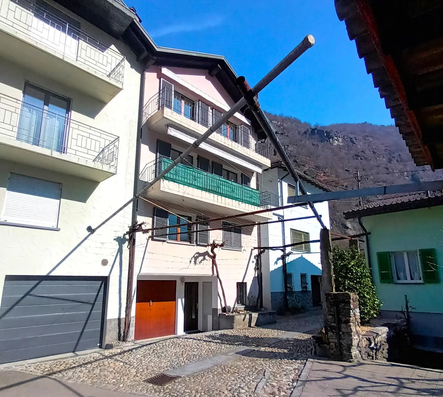 Casa plurifamiliare a reddito a Giornico - Foto 2 von 17