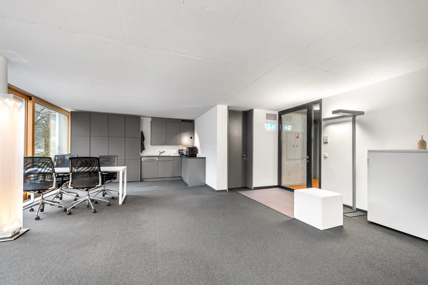Spazio ufficio moderno in posizione centrale - Foto 4 di 6