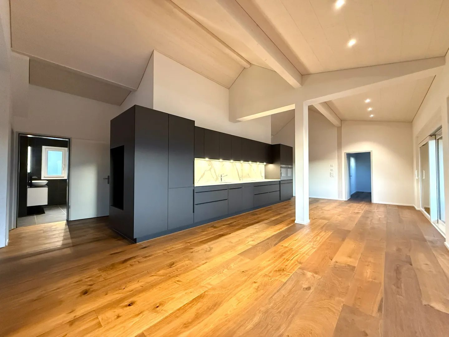 5.5-Zimmer-Dachwohnung mit Bergsicht in Heimberg kaufen - Foto 3 von 13