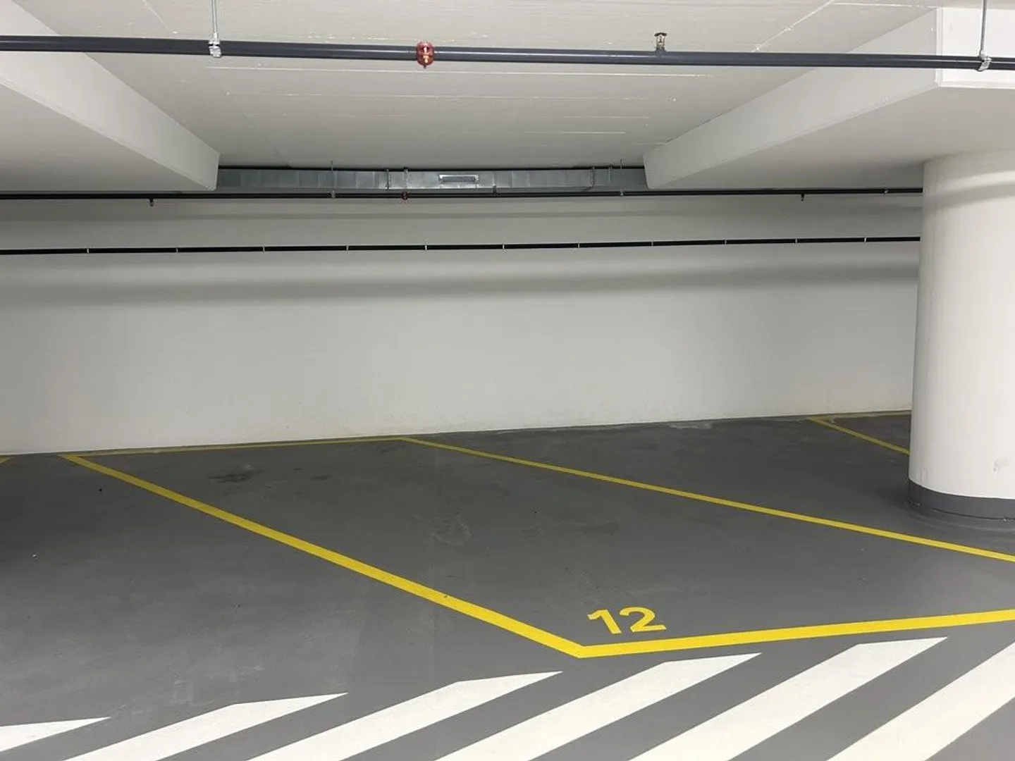Ampie aree di parcheggio in affitto a Wiedikon - Foto 4 di 5