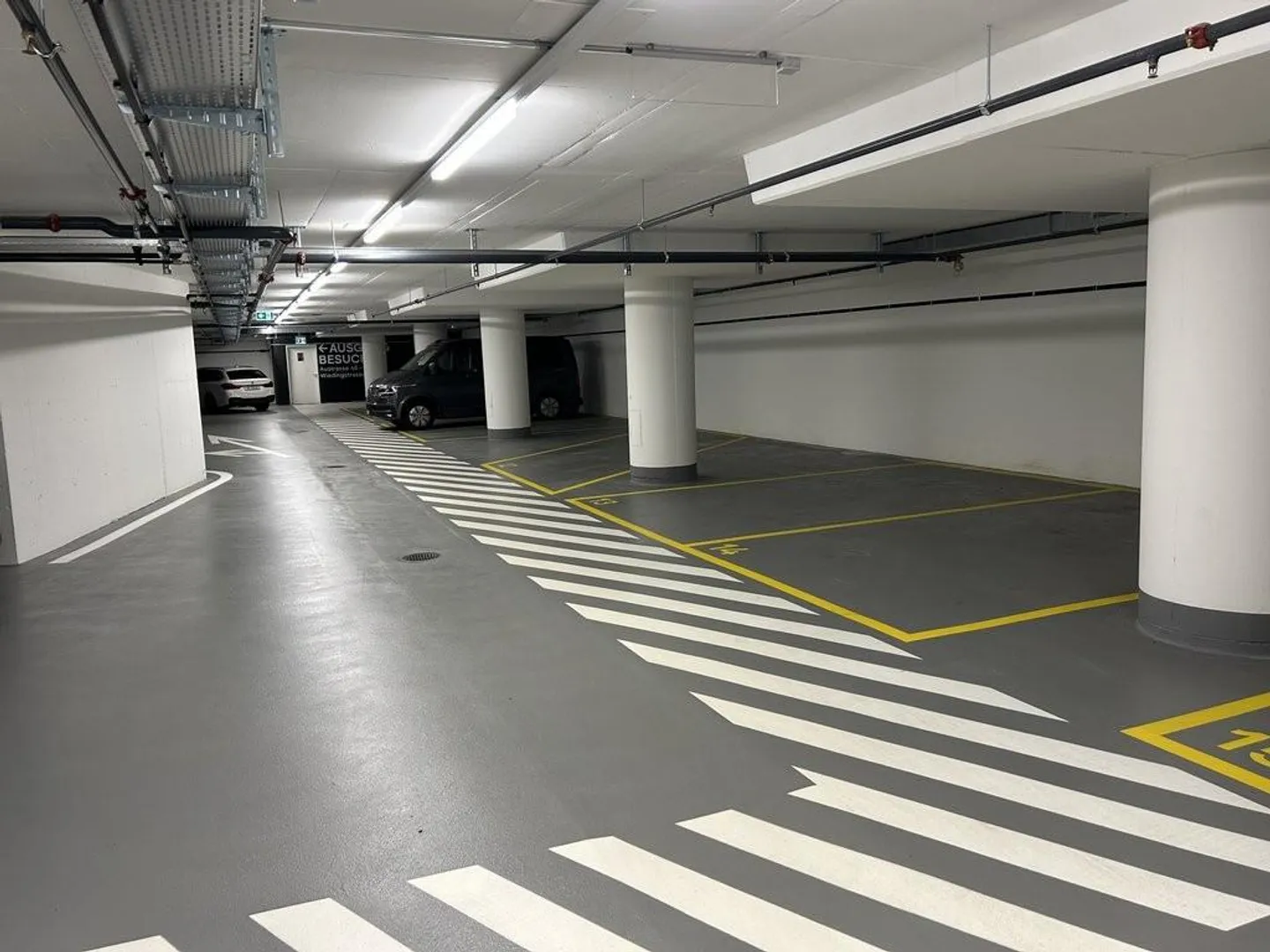 Ampie aree di parcheggio in affitto a Wiedikon - Foto 5 di 5