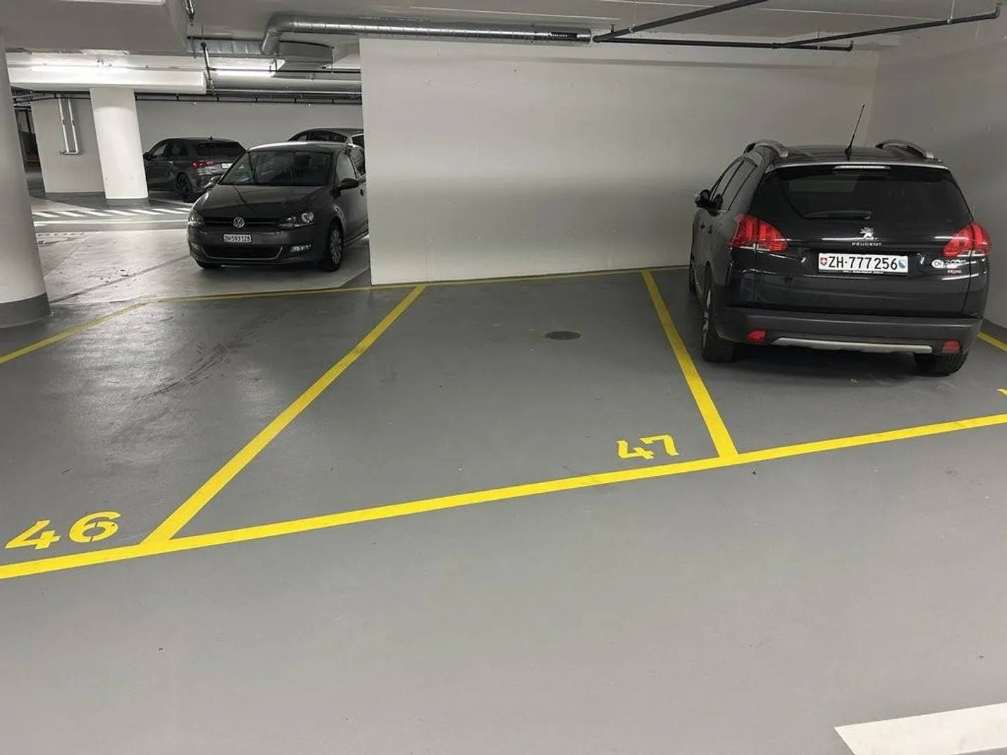 Ampie aree di parcheggio in affitto a Wiedikon - Foto 3 di 5