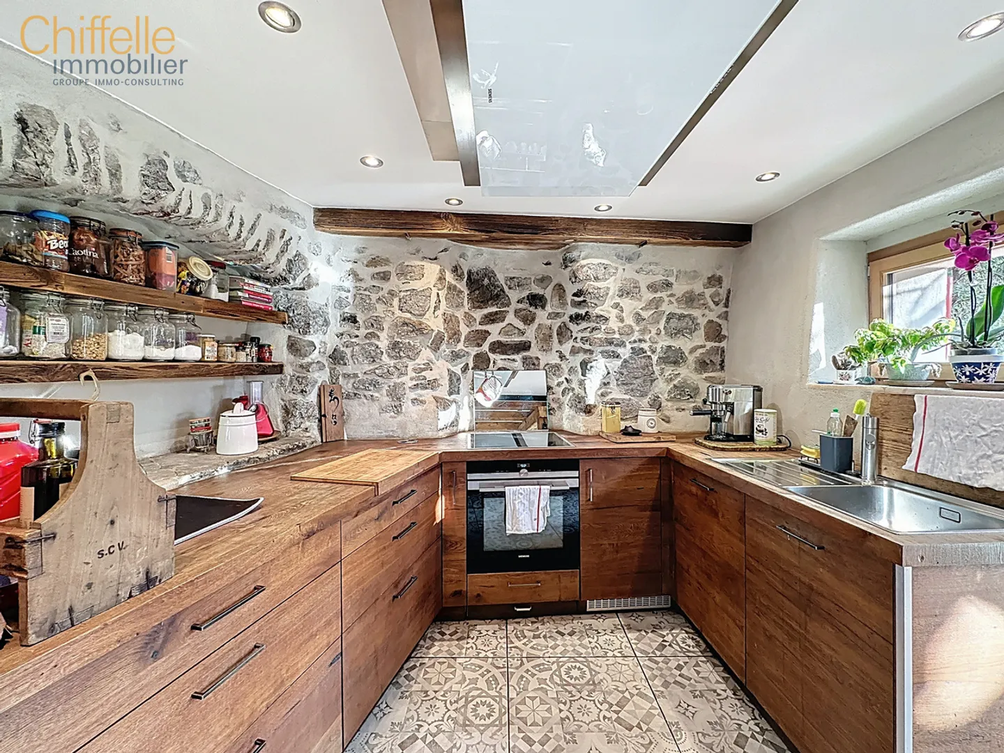 Charming Stone Cottage Retreat - Photo 2 of 10