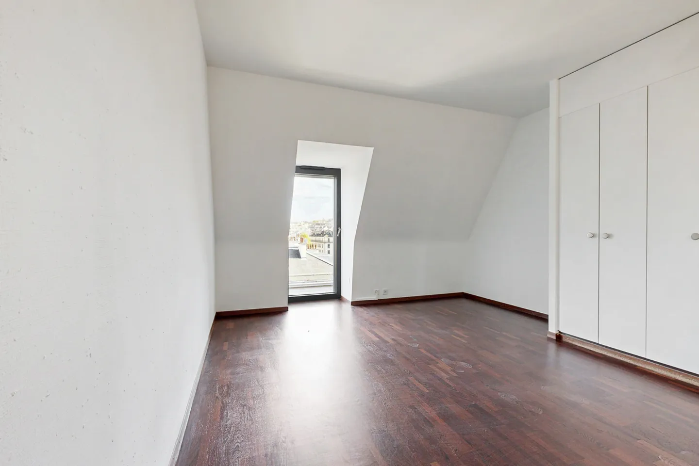 Just 2 steps from the Jet d'Eau! - Photo 5 of 8