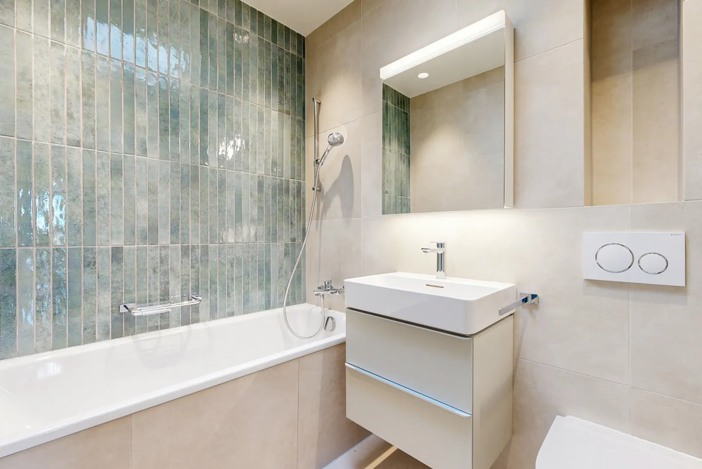 Just 2 steps from the Jet d'Eau! - Photo 7 of 8