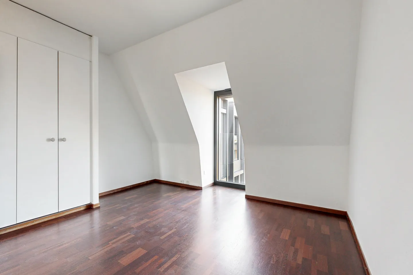 Just 2 steps from the Jet d'Eau! - Photo 6 of 8