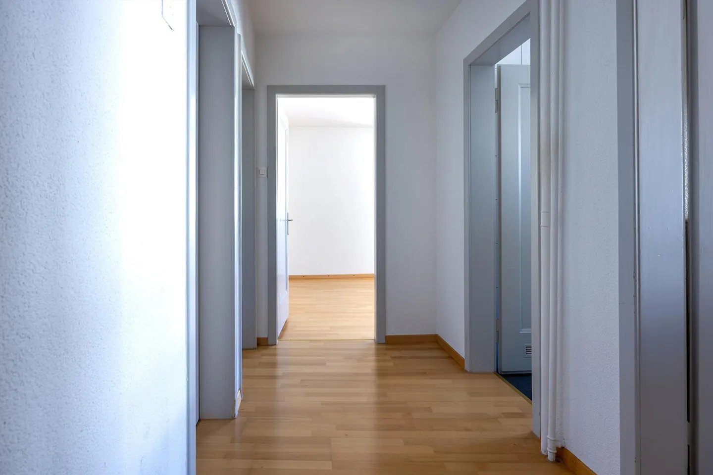 Geräumige Wohnung mit grossem Balkon - Foto 8 von 10