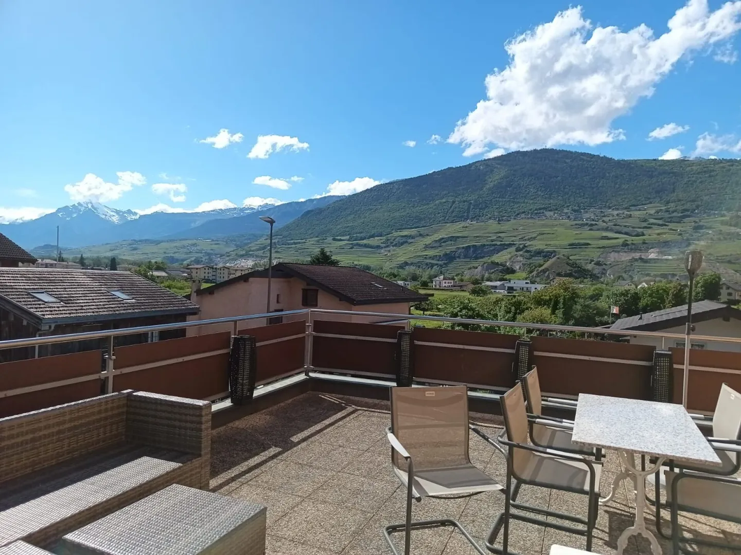 NUOVO: Edificio in affitto a Grône - Foto 1 di 10