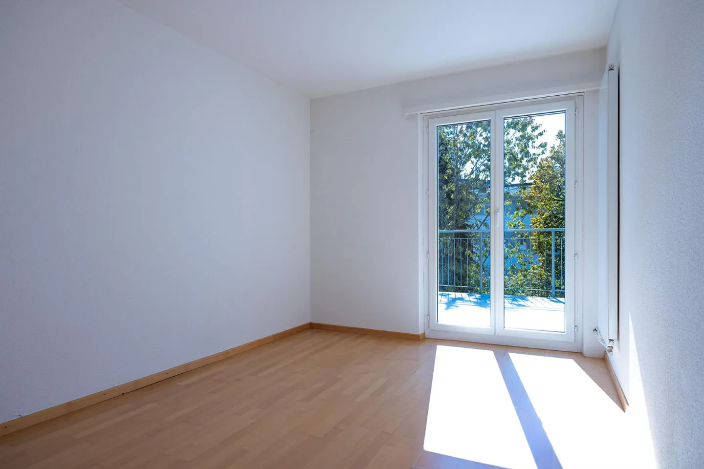Geräumige Wohnung mit grossem Balkon - Foto 4 von 10