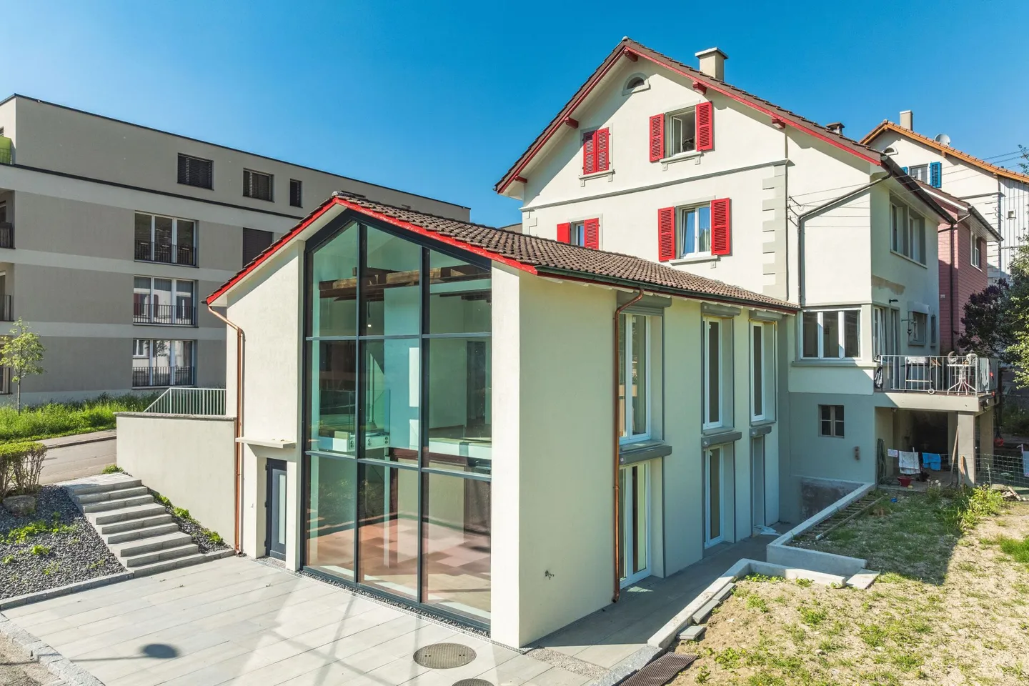 2 residential units with a total of 15 rooms - One unit rented - Photo 1 of 12