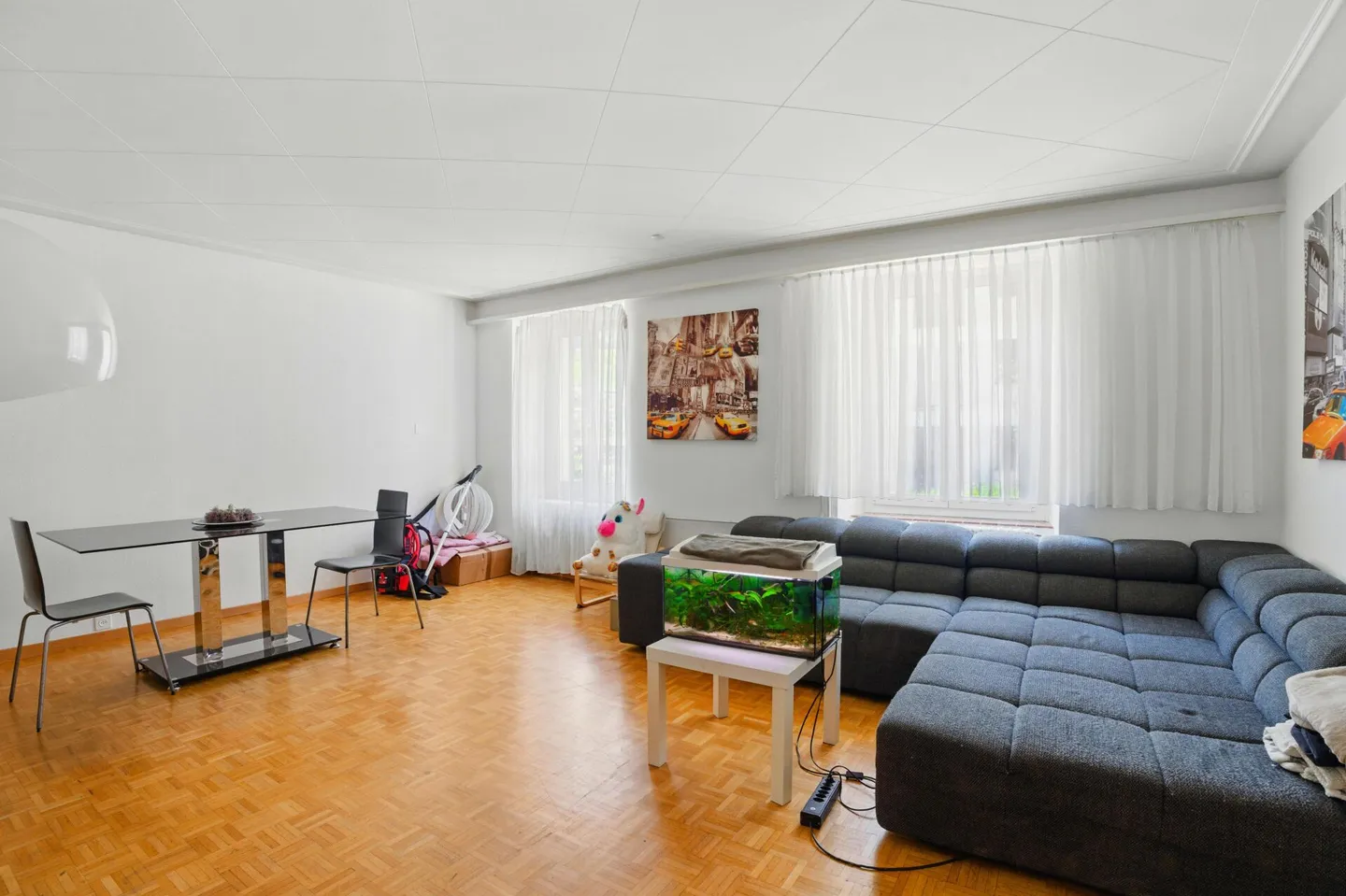 2 residential units with a total of 15 rooms - One unit rented - Photo 2 of 12