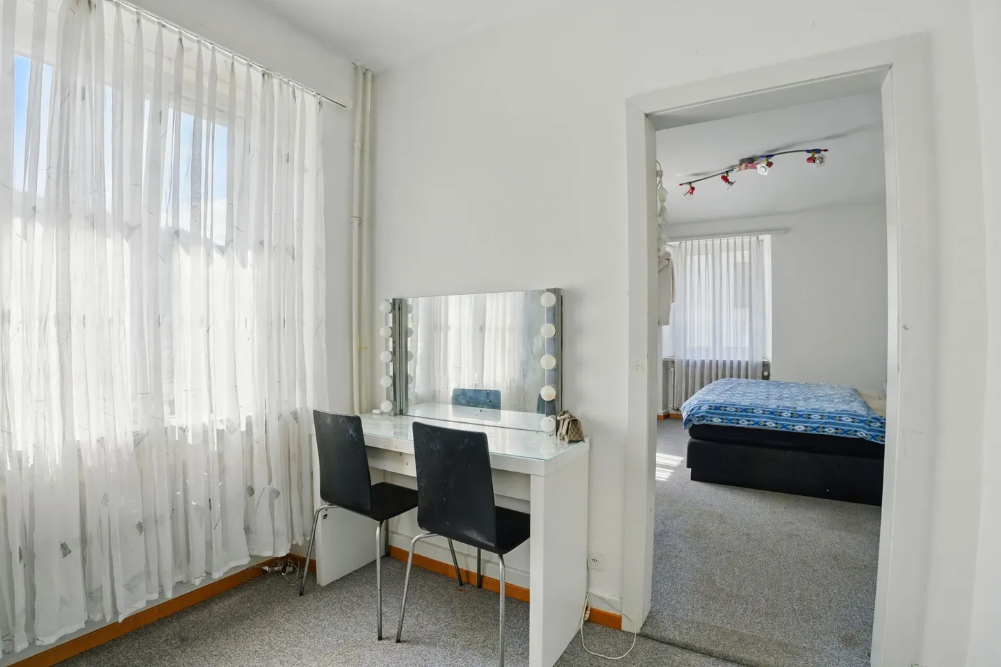 2 residential units with a total of 15 rooms - One unit rented - Photo 4 of 12
