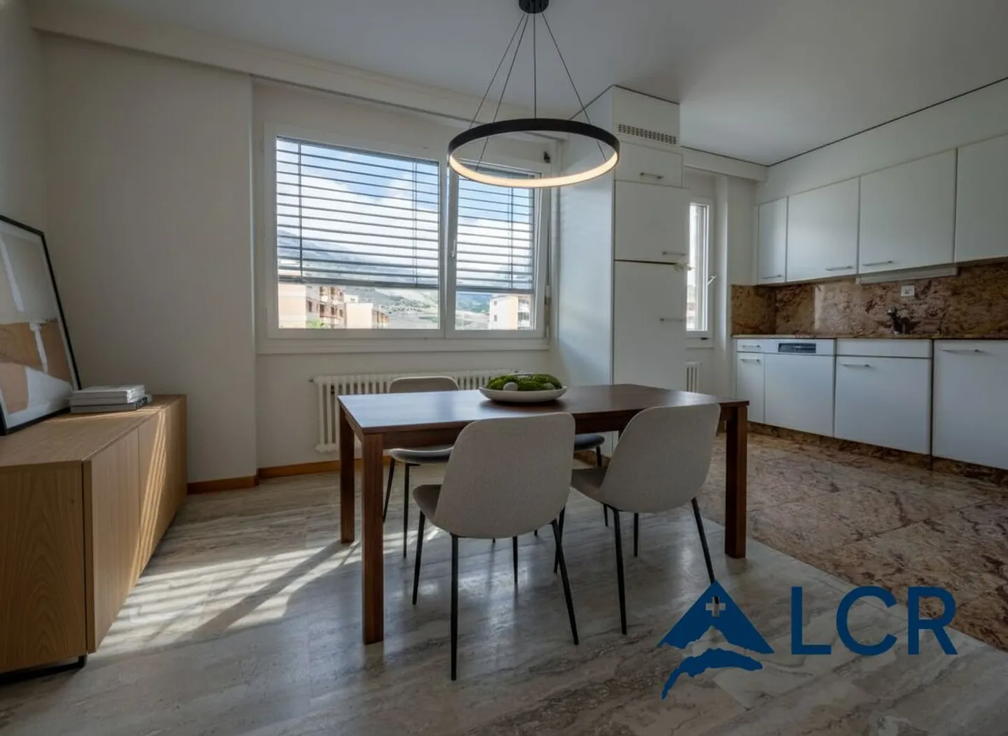 Magnificent 4.5-room apartment / 3 bedrooms / 1 bathroom / 1 balcony - Photo 4 of 13