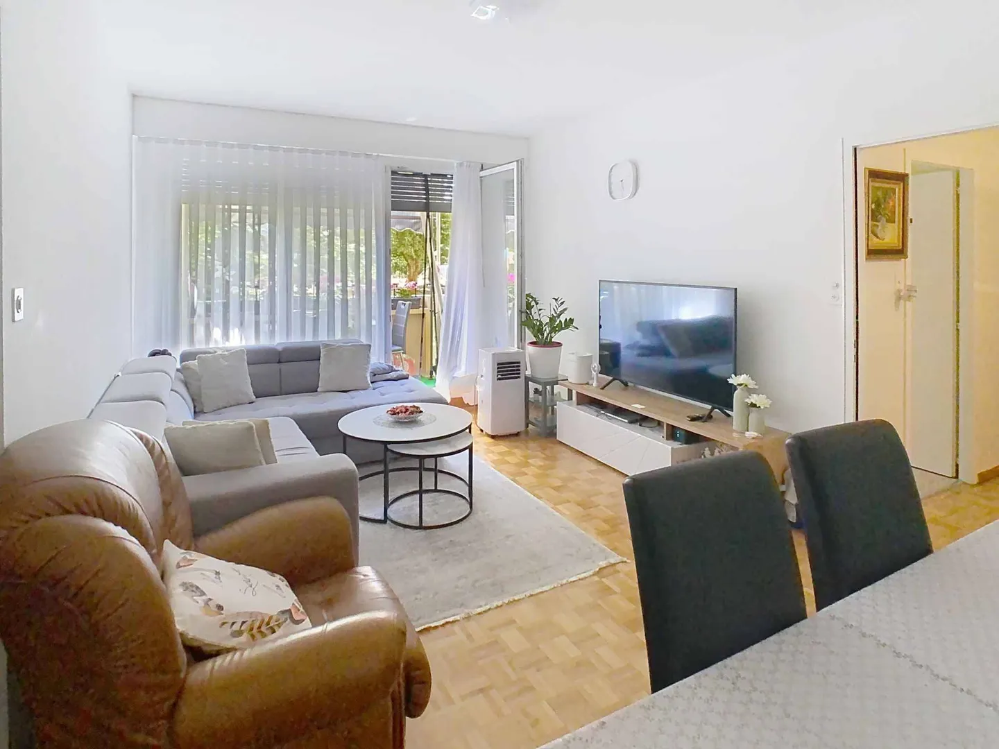Charming Apartment in Thônex - Photo 2 of 6