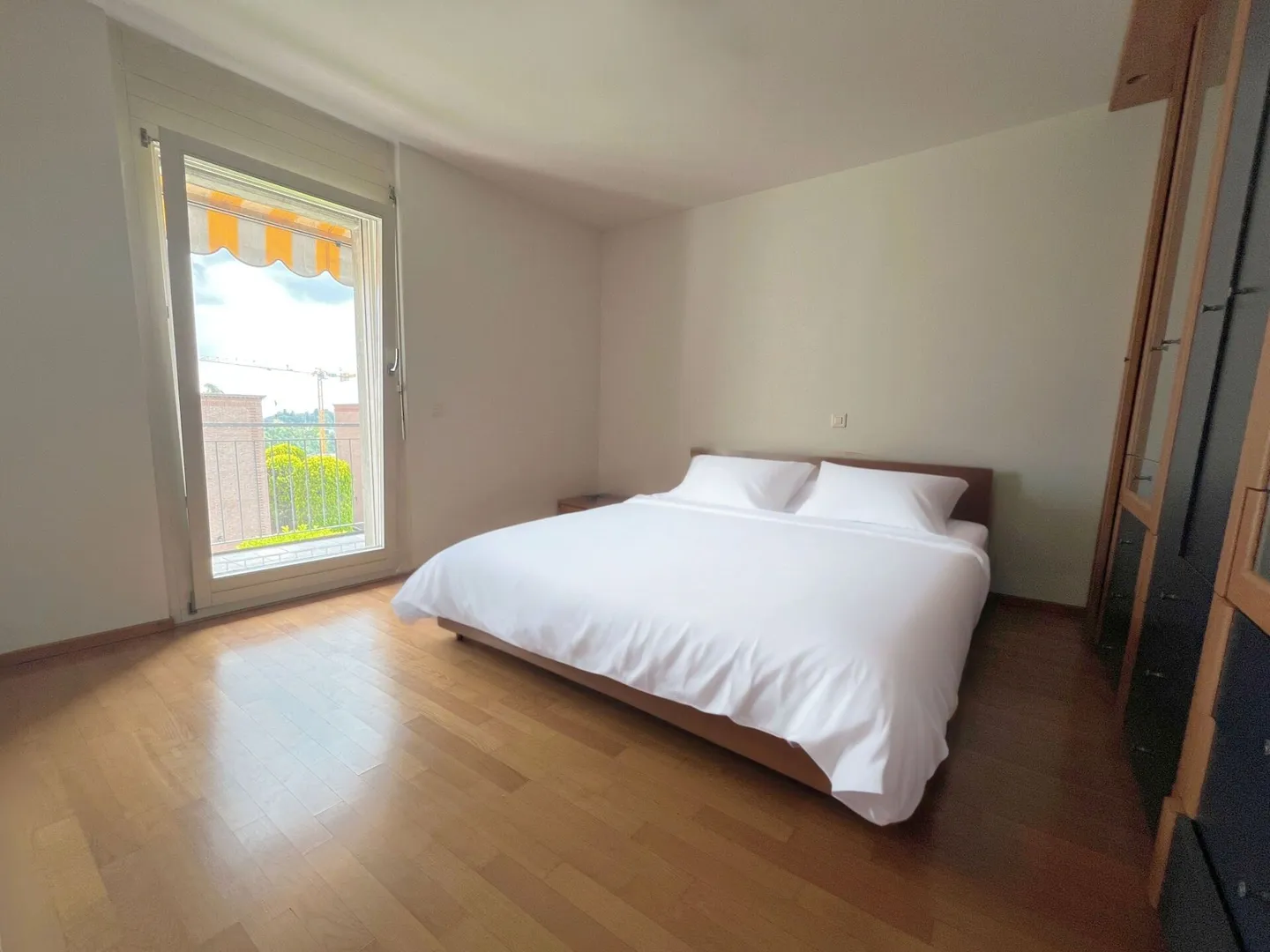 Maison individuelle moderne avec terrasse et jardin privé - Photo 4 sur 12