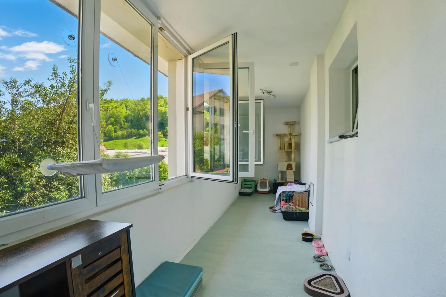 2 residential units with a total of 15 rooms - One unit rented - Photo 5 of 12