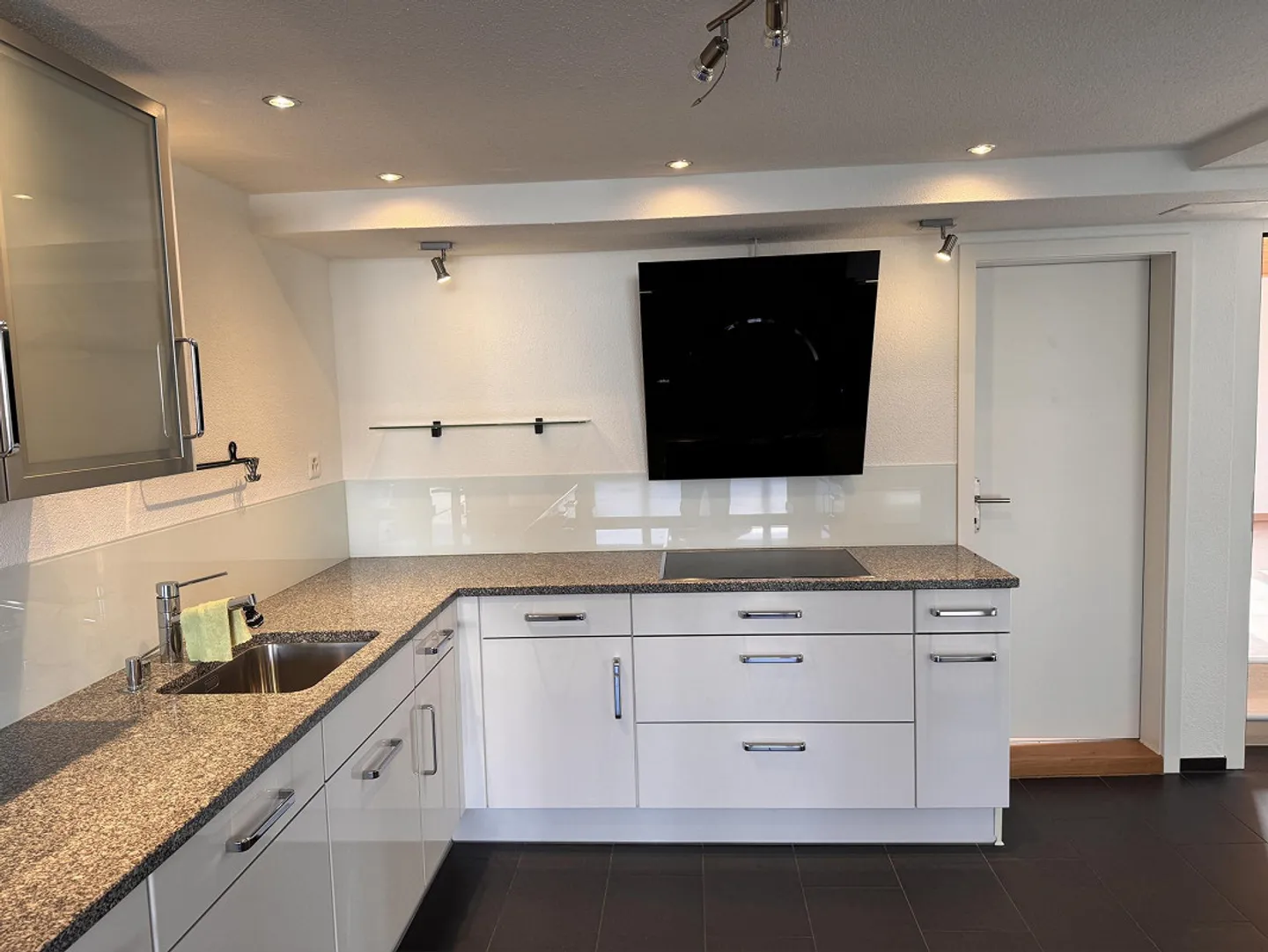 Very easy-going beautiful 3 1/2 room apartment with large terrace - Photo 4 of 23