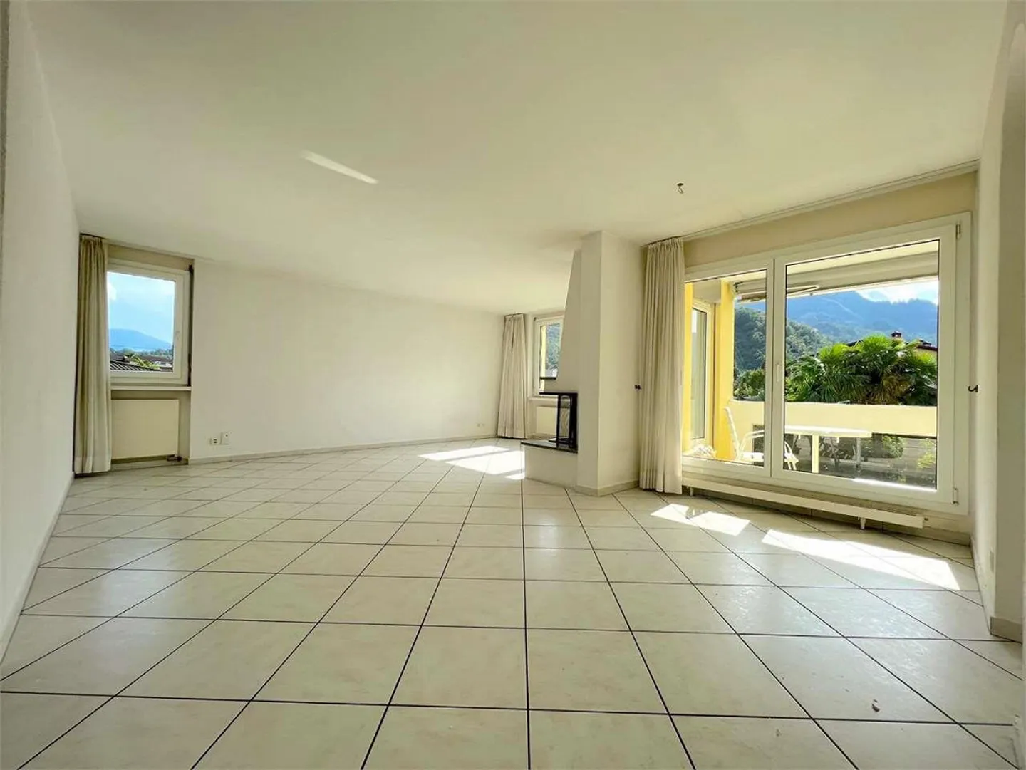 LOSONE - Attico 4,5 locali vicino al fiume - Foto 4 di 11