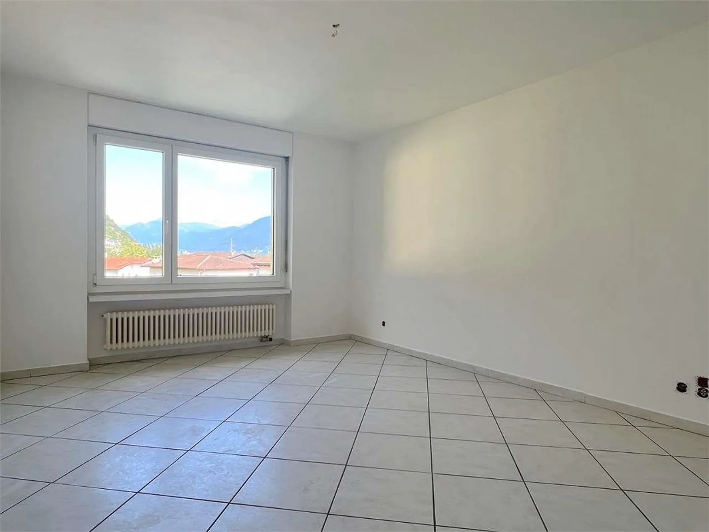 LOSONE - Attico 4,5 locali vicino al fiume - Foto 9 di 11