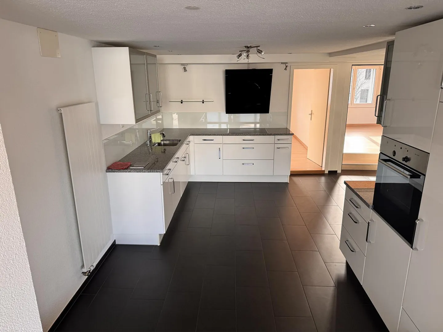 Very easy-going beautiful 3 1/2 room apartment with large terrace - Photo 5 of 23