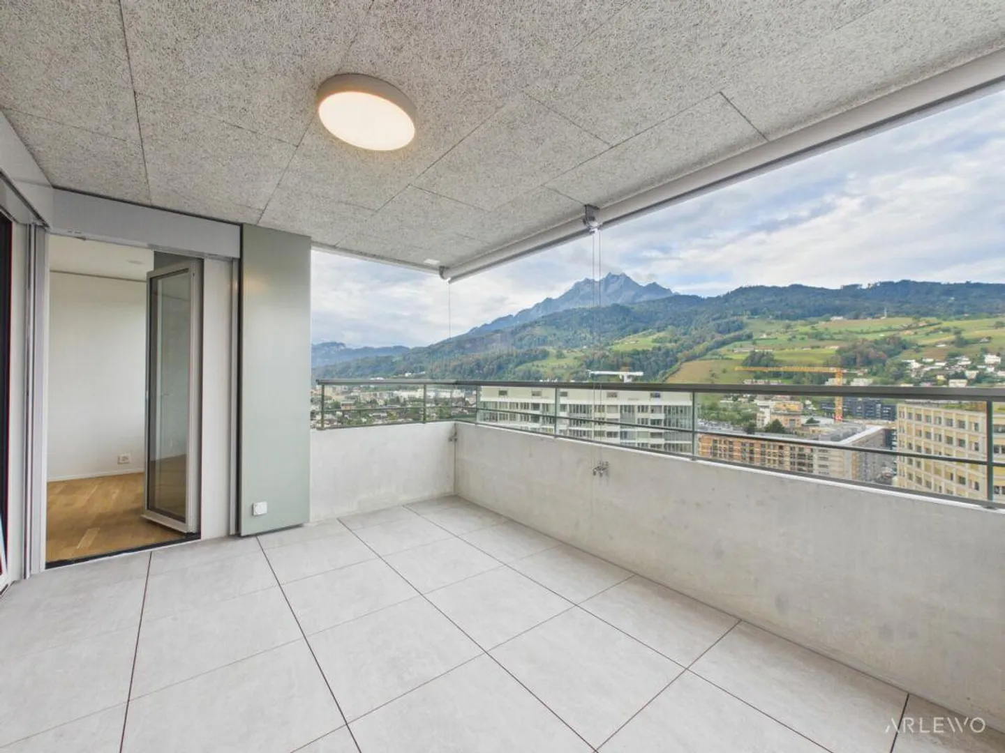 Aussichtsreich und urban Wohnen im Pilatus Tower - Photo 2 sur 13