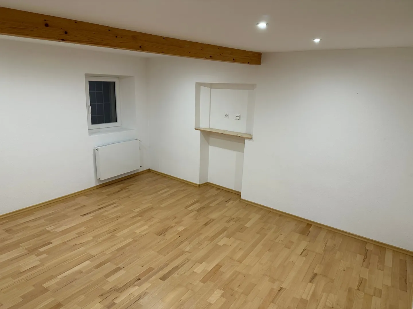 Elegantes Einfamilienhaus mit 5 Zimmern und Balkon, renoviert, Riviera - Foto 4 von 7