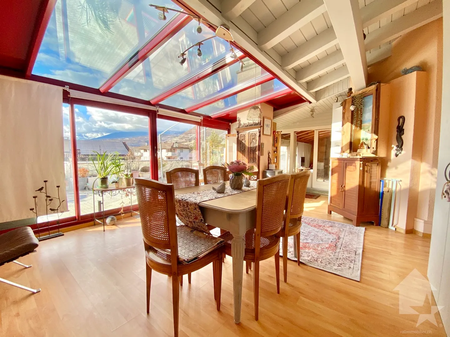 Spazioso attico in zona tranquilla, parcheggio, terrazza di 105 m2 e vista! - Foto 2 di 24