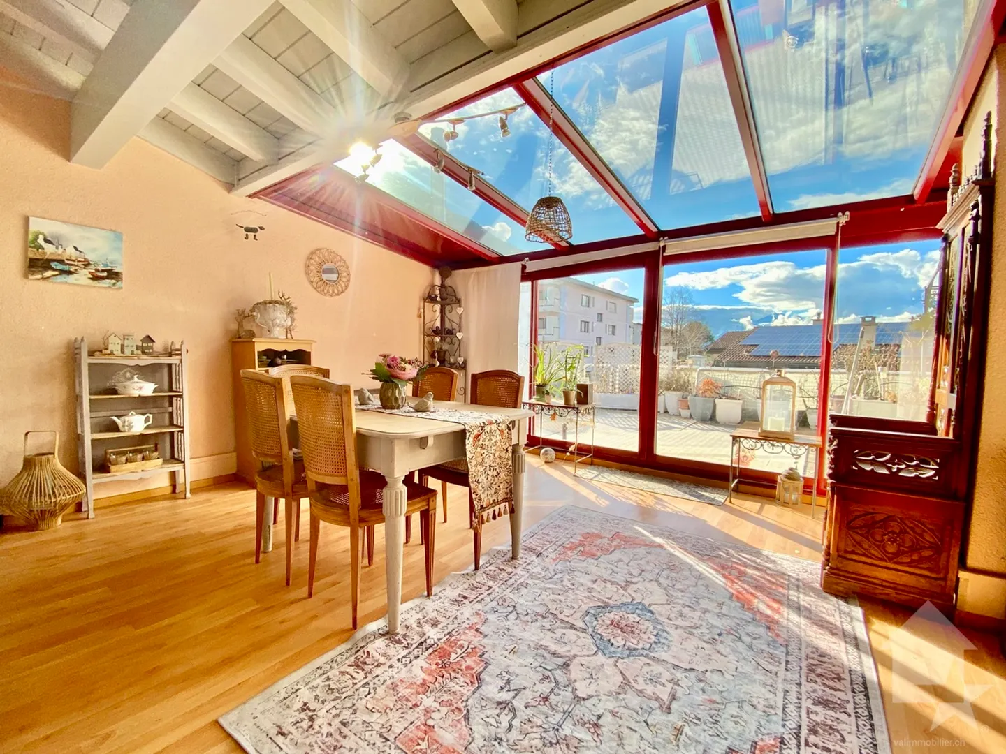 Spazioso attico in zona tranquilla, parcheggio, terrazza di 105 m2 e vista! - Foto 3 di 24