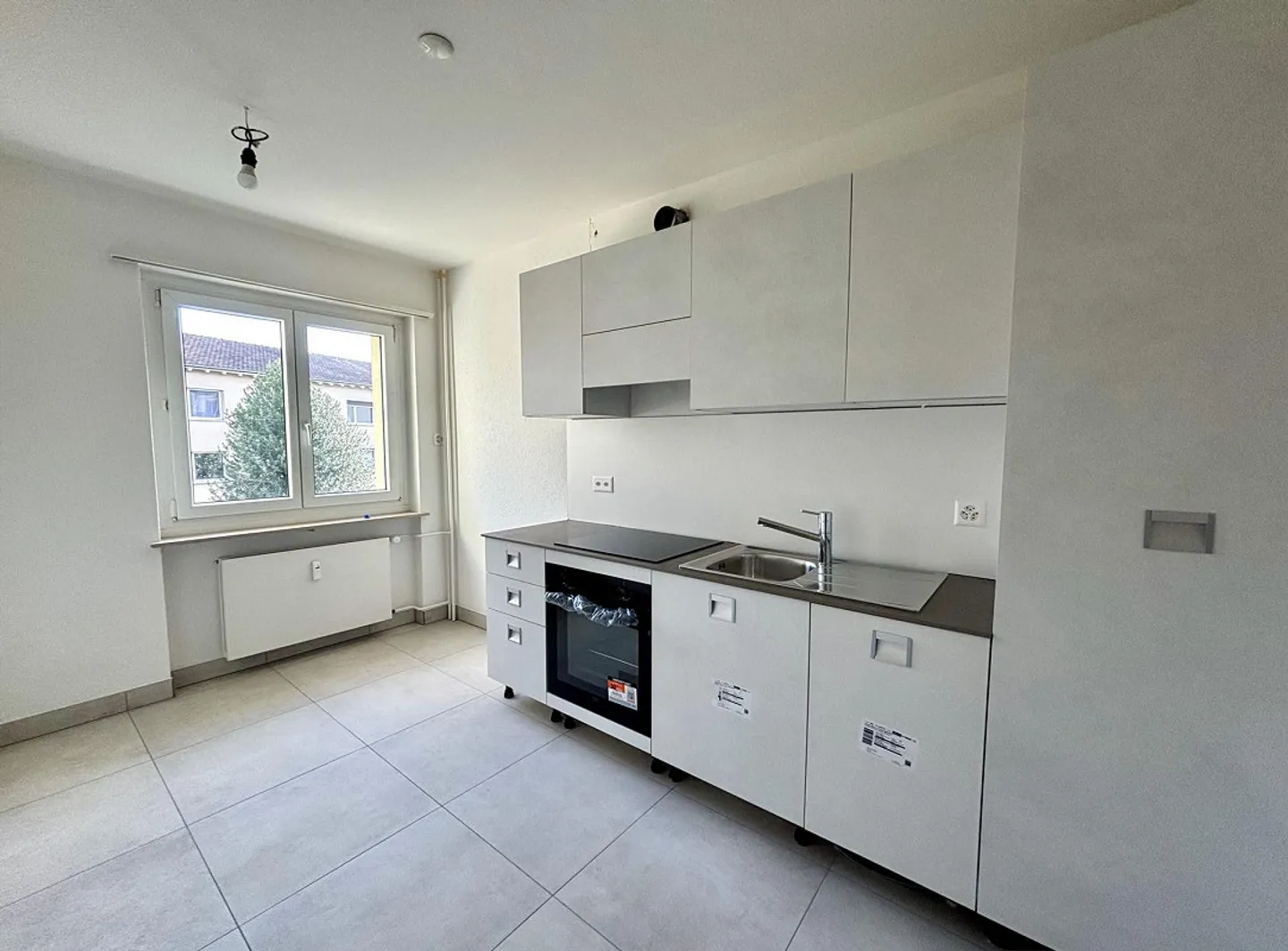 Stilvoll renovierte 3-Zimmerwohnung – Erstbezug nach Sanierung - Foto 3 von 7