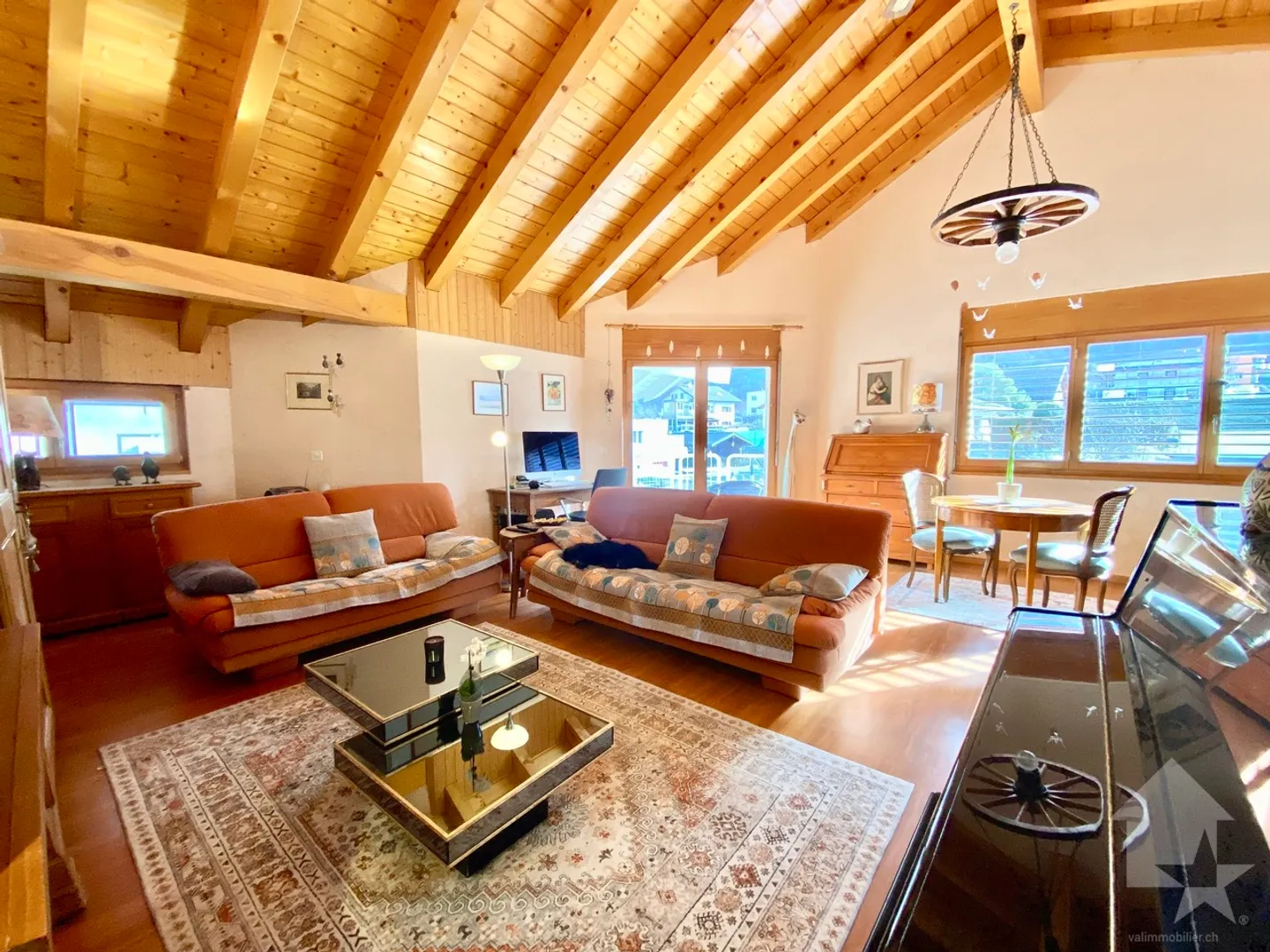 Spazioso attico in zona tranquilla, parcheggio, terrazza di 105 m2 e vista! - Foto 8 di 24