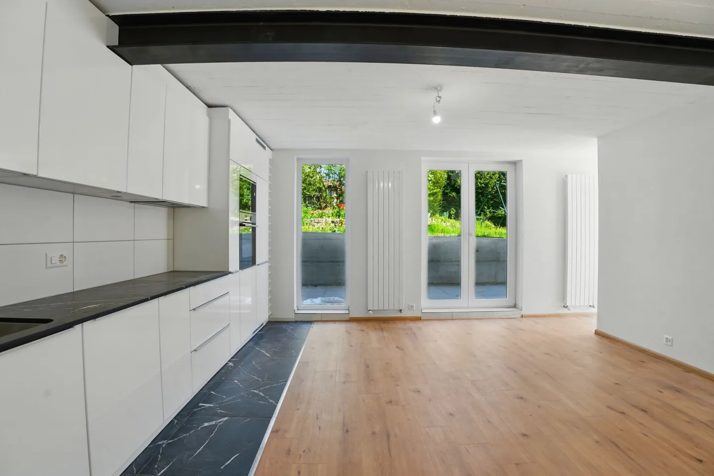 2 residential units with a total of 15 rooms - One unit rented - Photo 8 of 12