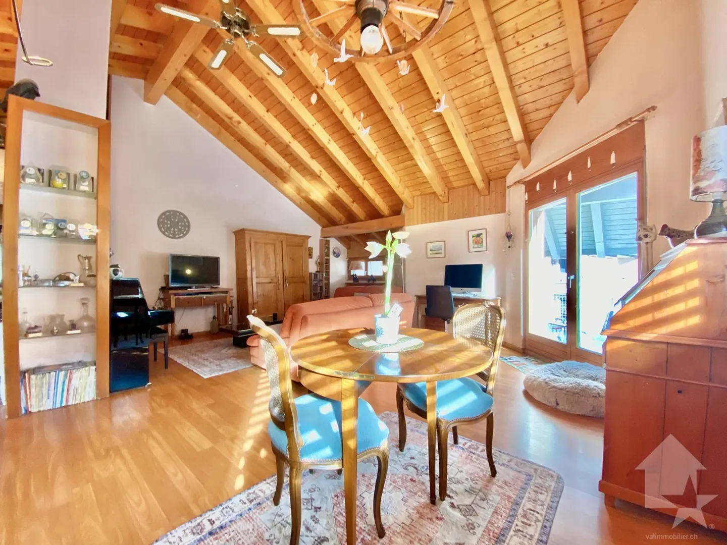 Spazioso attico in zona tranquilla, parcheggio, terrazza di 105 m2 e vista! - Foto 9 di 24