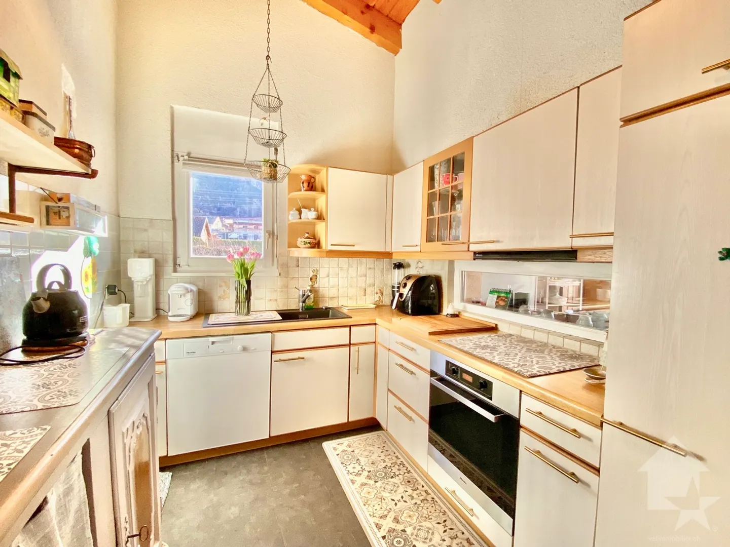 Spazioso attico in zona tranquilla, parcheggio, terrazza di 105 m2 e vista! - Foto 11 di 24