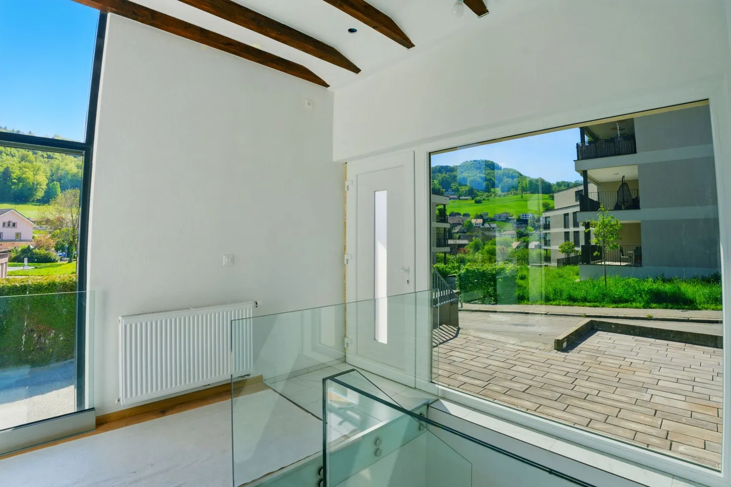 2 residential units with a total of 15 rooms - One unit rented - Photo 9 of 12